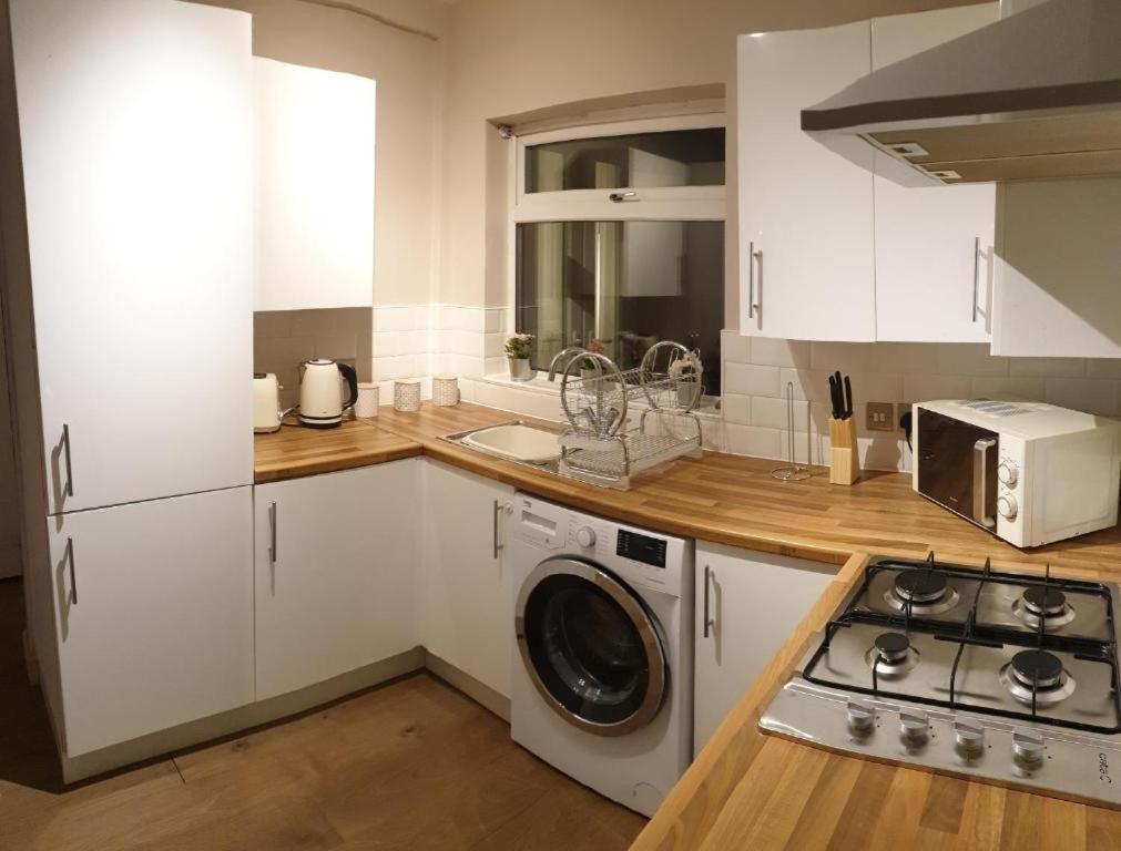 4 Bedrooms, Sleeps 10, Near Lfc & Efc Liverpool Exterior photo